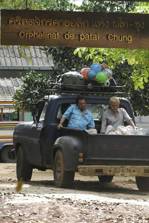 On ne choisit pas sa famille, Christian Clavier,Jean Reno,Muriel Robin,Helena Noguerra,Michel Vuillermoz,Anna Gaylor,Caroline Anglade,Simon Astier,Annie Savarin,Olivier Till